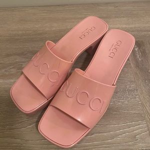 Gucci pink rubber sandals